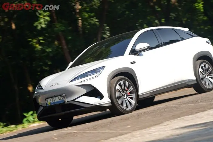 MESKI BOBOTNYA 2 TON LEBIH, TERNYATA BISA SEPAKEM INI BYD SEALION 7